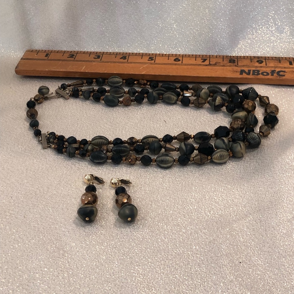 Vintage Hattie Carnegie black glass beaded necklace and clip earring set - Picture 7 of 7